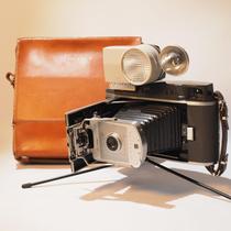 Nostalgic antique old objects Polaroid Polaroid150 leather cavity folding organ Camera with flash with case