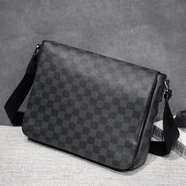  Hong Kong mens new shoulder bag fashion leather oblique cross bag clamshell ipad shoulder bag leather mens bag
