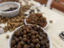 (Yuling Ointment) The natural cosmetics of a woman who is not sleeping well.
