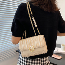 Tide brand fashion cross small square bag 2021 new fashion design sense shoulder bag gentle wind pearl chain bag