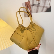 NVRWA premium feel bag women bag 2021 new fashion woven shoulder bag versatile niche design tote bag