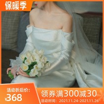 Satin high-end wedding dress main yarn shoulder long sleeve new bridal tour tailed French welcome dress