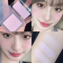 The face swells up to brighten the face the purple blueberry milk lying silkworm blush swelling color girl tender model makeup