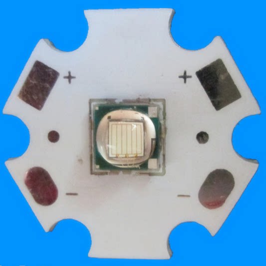 Special domestic XML T6 Blu-ray high-power LED bright light fishing flashlight special lamp bead bubble core