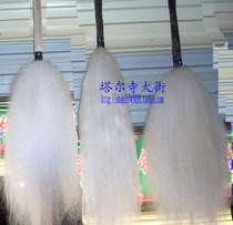The white yak tail Buddha dust in the town house is about 70cm long.