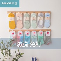 Korean Net Red simple wall nail-free mask gloves accessories socks rack display rack display wall-mounted beech wood