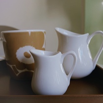 Surikhon and Korean ins cute coffee white porcelain small milk pot ceramic espresso coffee pot Milk Cup seasoning pot