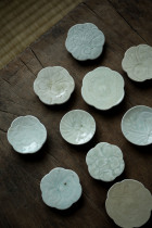 Jingdezhen Song Dynasty shadow green carved flowers dark carved pattern remnant bowl old porcelain piece polished coaster cover study specimen