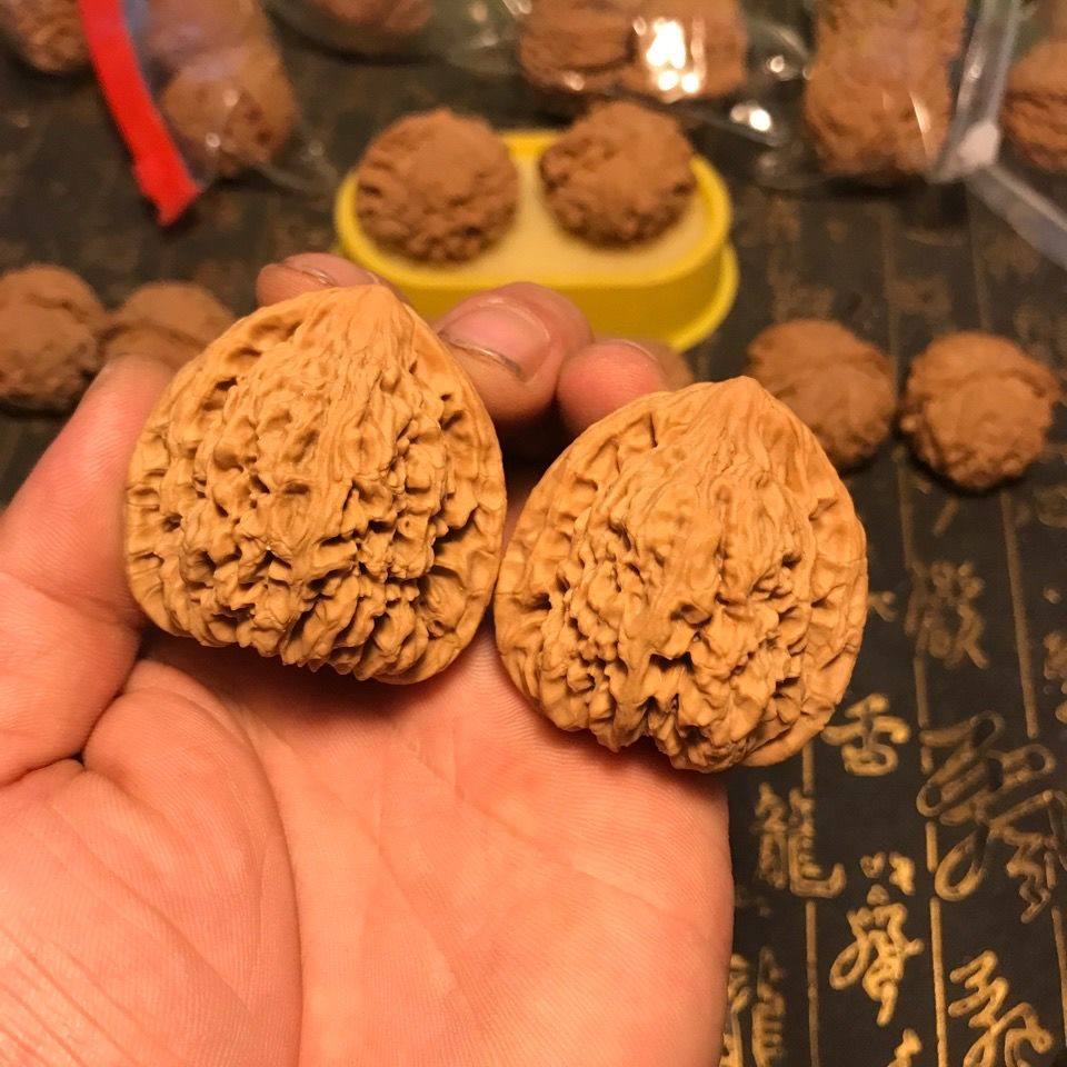 文玩堂：大沽石文玩胡桃（超大型） O1CN01oZNgvp1LllQ0cQ7Wt_!!0-