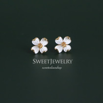 Retro French niche design small daisy earrings sterling silver gold-plated daily wear temperament Fairy earrings earrings
