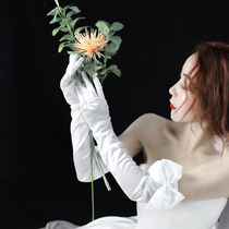 Love white wedding gloves Winter warm bride bow travel wedding dress Satin vintage court catwalk