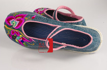 Guangxi Zhuang ethnic customs retro handmade embroidered shoes embroidered cloth shoes pure handmade