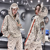 Net red European goods hooded sweater set 2021 autumn new leisure sports striped stitching jacket pants women