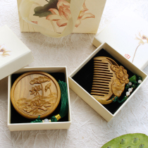 Birthday gift to girlfriend Mid-Autumn Festival wife best friend teacher mother practical High sense female green sandalwood comb mirror