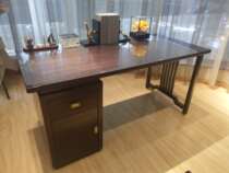 The desk.