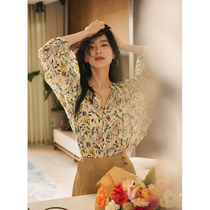 Early autumn gentle French top thin three-quarter sleeve chic Western style shirt design sense niche floral chiffon shirt