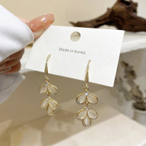 Light extravagant senior sense cat eye earrings niche design sense earrings Korean temperament Net red 2021 new earrings