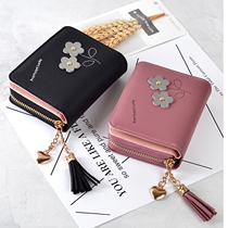 Korean version of the two-fold zipper short trendy womens wallet wild personality tassel student change clip new hand-held card bag