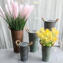 Do old iron bucket retro dried flower bucket vase wrought iron living room ornaments flower shop decorative flower European style American landing