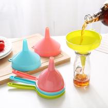 Colorful multi-purpose plastic funnel large long handle small household kitchen soy sauce wine oil pot liquid dispensing tool