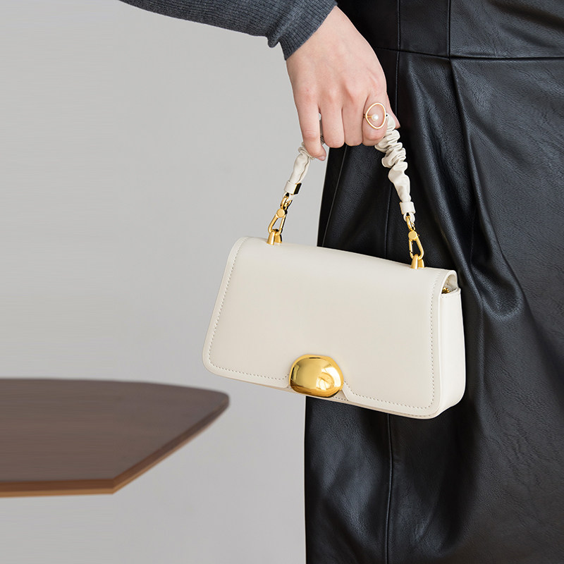 White bag 2021 new fashion summer French textured hand-held one-shoulder stiletto bag niche design small bag