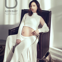2022 pregnant women photographed costumes for the costumes for the autumn and winter shooting of the real body and the slim mommy-knitted suit