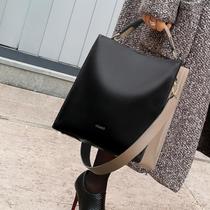 Tide brand Hand bag female 2021 new fashion versatile advanced sense bucket bag large capacity leather shoulder Hand bag