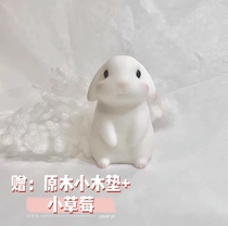 Creative moon rabbit rabbit scented candle Cute handmade desktop study decoration ins wind hand gift girl decoration