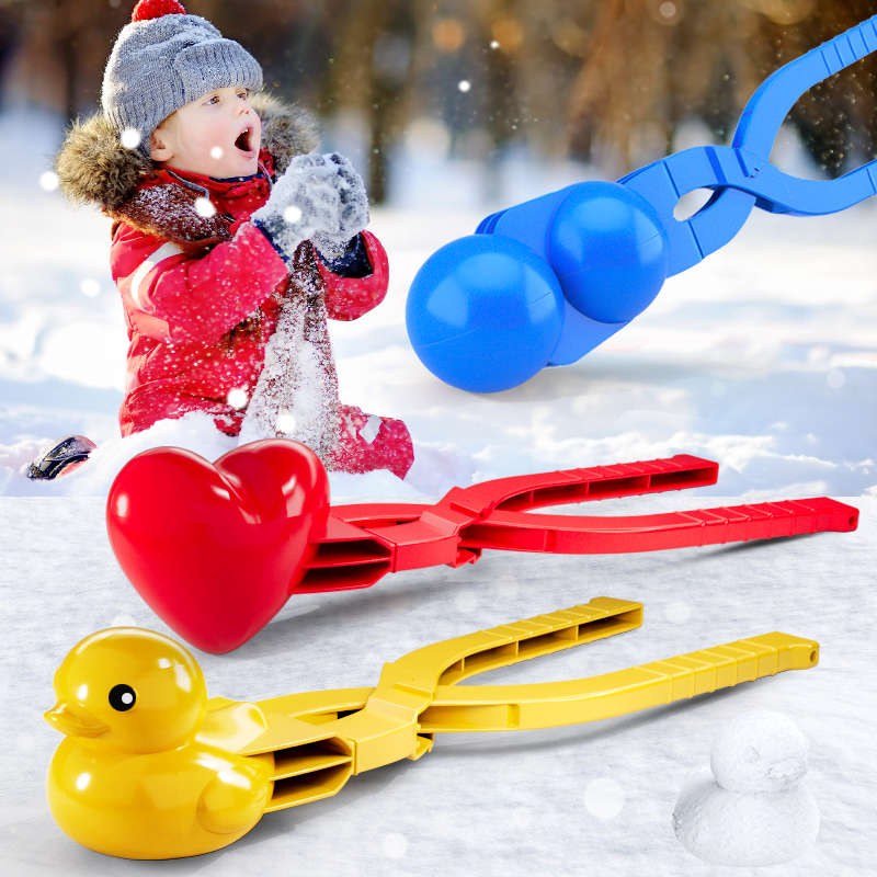 子供の小さな黄色いアヒルは、雪道具で遊んだり、雪玉クリップをしたり、雪クリップが大好きで、雪の中で遊んだり、雪合戦をしたり、雪だるまを作ったり、雪の工芸品をクリップしたりしています。