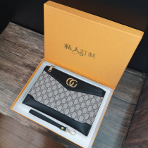 2021 new European and American mens grid soft leather hand grab bag splicing business mens handbags letter enveloping casual wallets