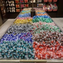 Canadian Swiss Lotus counter soft heart chocolate ball about 20 kinds of taste fear