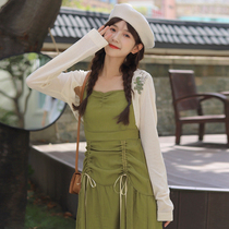 In spring 2023 new French retro - style wear dress and thin - tight sweater