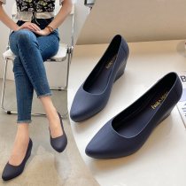 Slope heel jelly rain shoes fashion style outside wear Middle heel bun waterproof kitchen rubber shoes non-slip flat shallow mouth womens shoes
