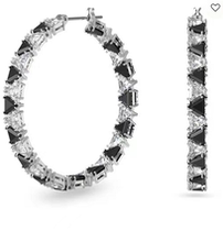Love for a heart-shaped female earring gift to send girls