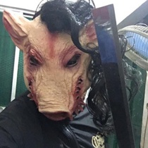 Halloween pig eight ring with hair pig head animal mask chainsaw horror scary headgear shake sound Net red mask