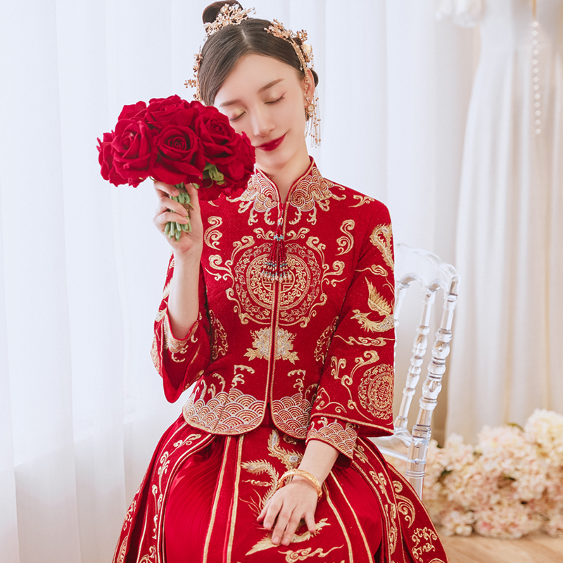 Xiuhe 服 2024 新しい花嫁の結婚式中国のウェディングドレス乾杯スーツ小さなプラスサイズの冬のウェディングドレス女性のための