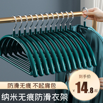 Hanger-free household clothes shoulder-to-shoulder angle light and extravagant clothes rack wholesale cant afford to wear clothes non-slip shelves