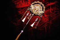 Married bride holds a fan Chinese wedding gold Xiuhe fan fan fan diy material package ancient and fan clothing fan