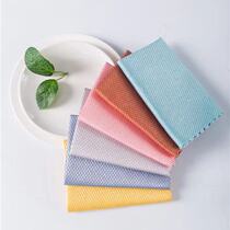 Kitchen household wipe the table with fish scales without leaving traces