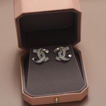 Retro Fashion Ear Nail Small Aroma Style Small Crowddesign Sensation Light Lavish Zircon Stone Advanced Sensation Pure Silver Needle Earrings Earrings Earrings