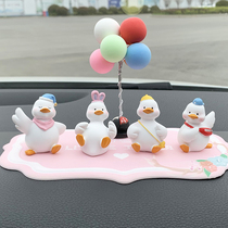 Car swing piece in control desk decoration in car Ornament Momo Duck Creative On-board Cute Paparazzi with nice swing decoration