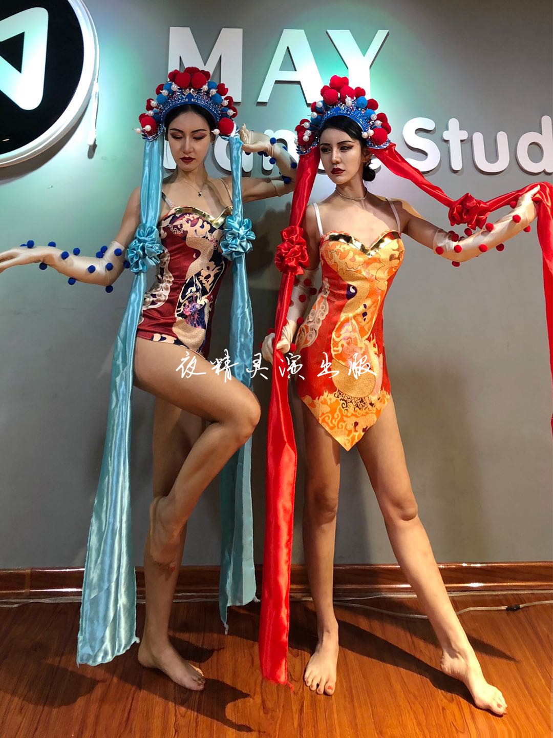 Night Elf nightclub bar girl GOGO opera Chinese fenghua Dan head played the lead dance DS dance team