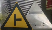 Parking sign aluminum plate sign road sign warning sign 70cm side length triangle sign