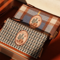 (Square Studio)Warm life storage bag Wool embroidery pen bag Cosmetic bag Portable hand carry portable