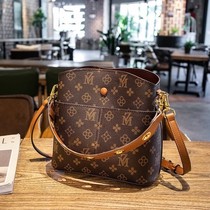 Singapore Cienda Kuelta niche leather Women bag fashion wild print Hand bag temperament diagonal bag