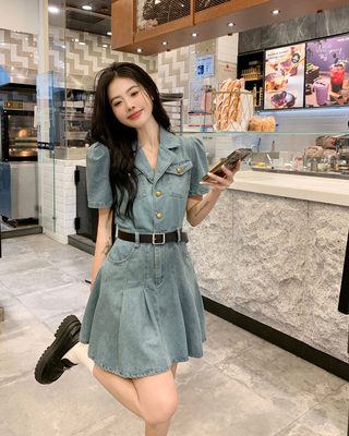taobao agent Retro summer denim dress, fitted brace, pleated skirt, plus size, A-line