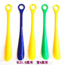 Shoot shoehorn slipping shoes is not easy to break plastic shoehorn batch plastic shoehorn batch