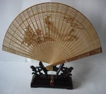 蘇州檀香　扇子 ㉛【美品】高級中国蘇州檀香扇 白檀 3本まとめ売り 透かし彫り