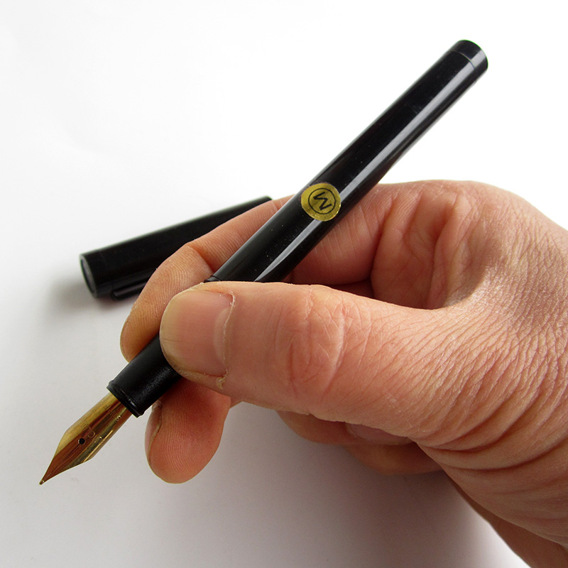 Old inventory guiguan 290 pen gold pen sharp plastic pole practice writing stationery daily with the 90s