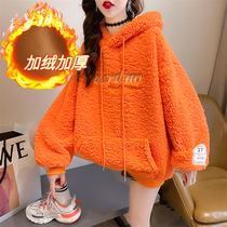 Autumn and winter 2021 New pregnant women imitation lamb wool plus velvet padded sweater women loose hooded fashion coat tide